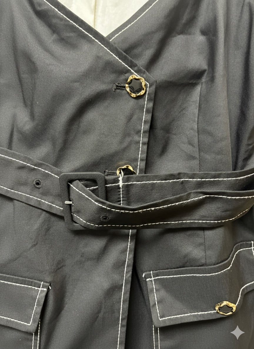 Vestido negro con camisa blanca integrada