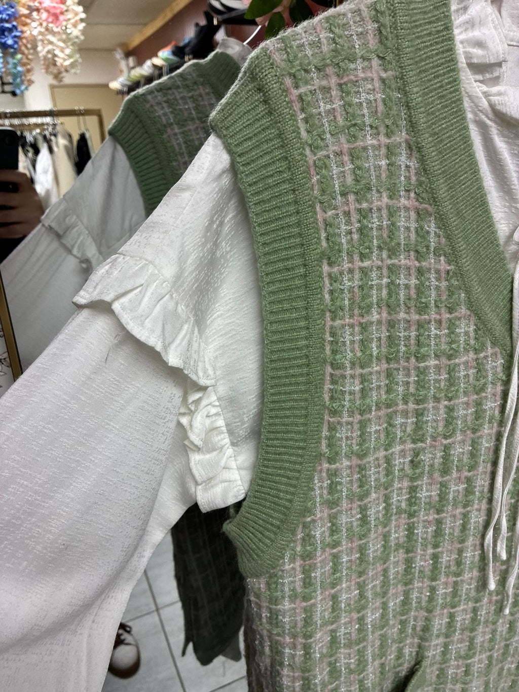 Chaleco Oversize Cuadros Verdes + Camisa Blanca