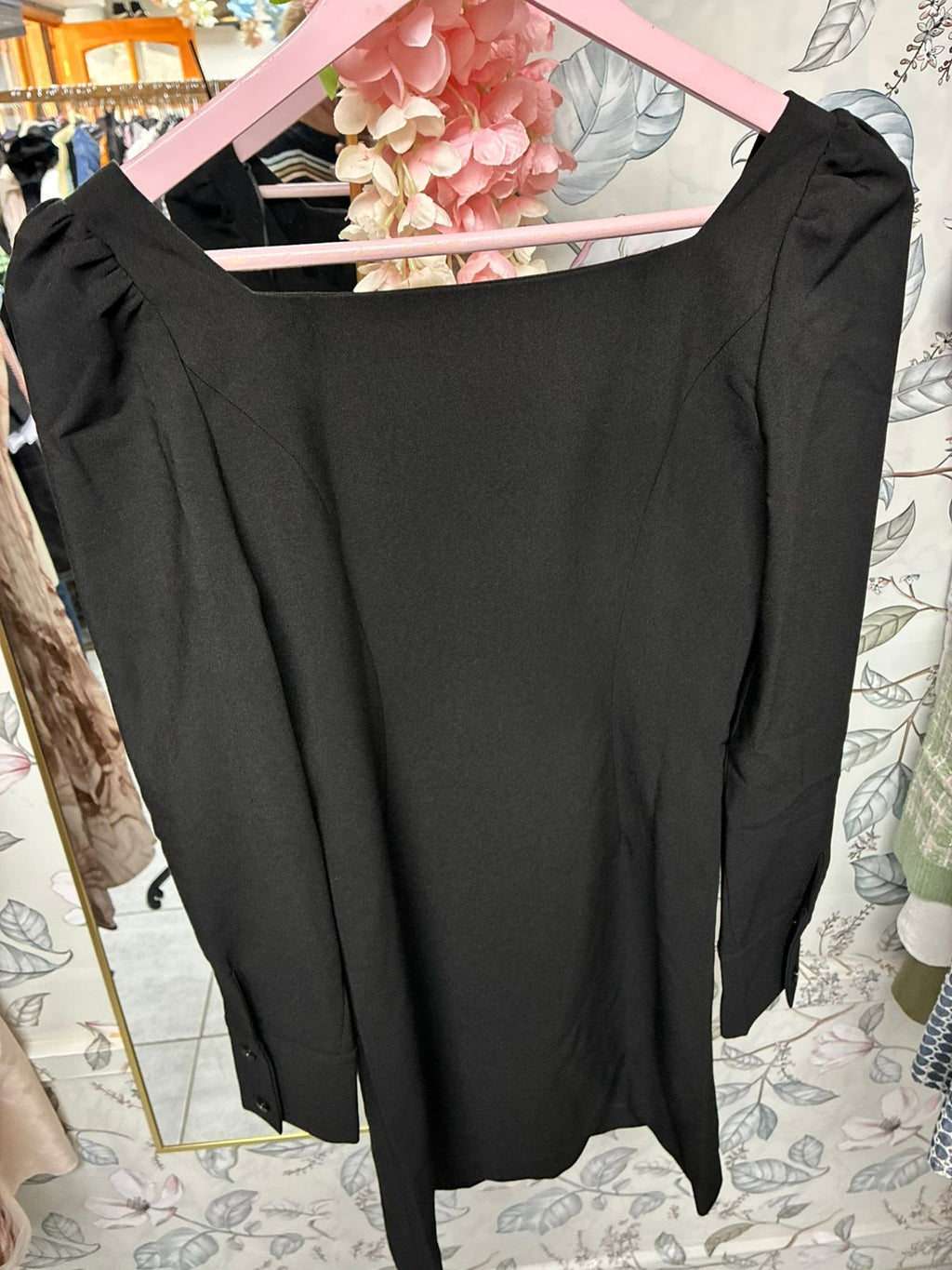 Vestido Negro Manga Larga Escote Cuadrado Elegante