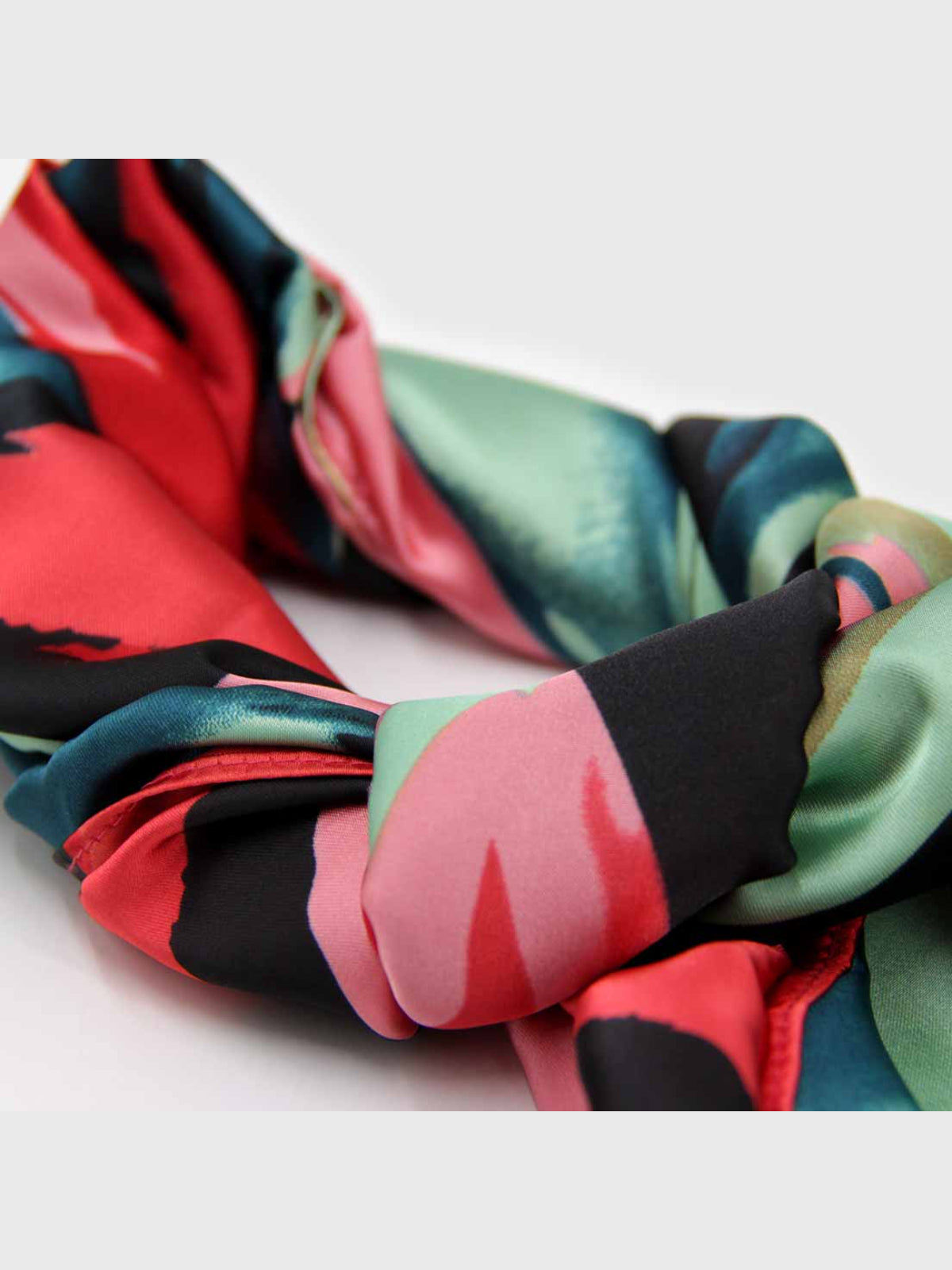 Pañuelo – Ondas Rojo, Verde y Negro